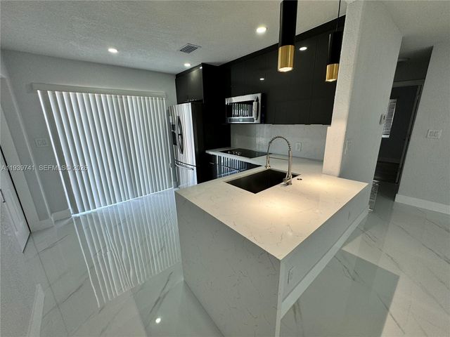 1649 NE 30th Ct, Pompano Beach, FL 33064