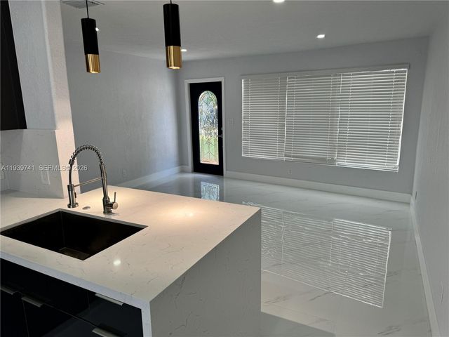 1649 NE 30th Ct, Pompano Beach, FL 33064