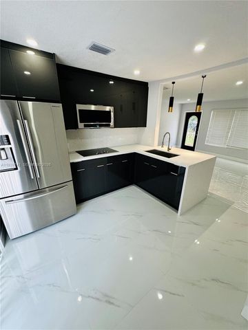 1649 NE 30th Ct, Pompano Beach, FL 33064