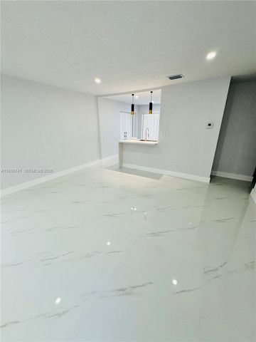 1649 NE 30th Ct, Pompano Beach, FL 33064