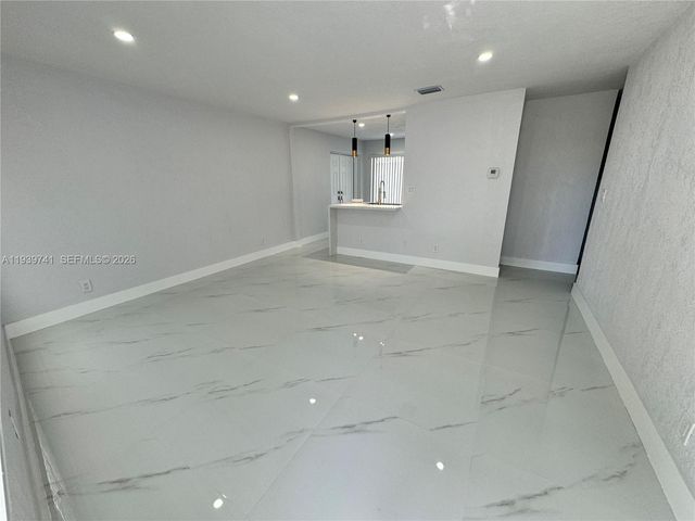 1649 NE 30th Ct, Pompano Beach, FL 33064