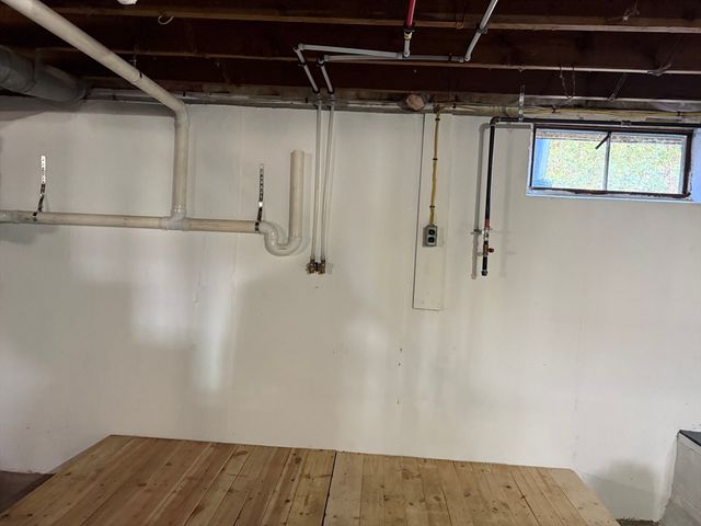 38 Gibson Ter, Dartmouth, MA 02747