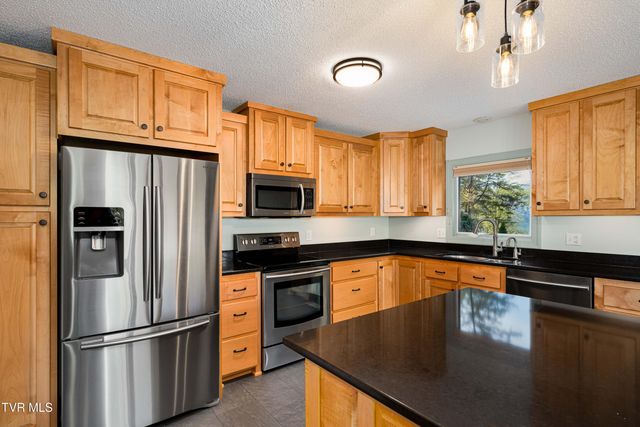 134 Summer Hill Private Drive, Butler, TN 37640