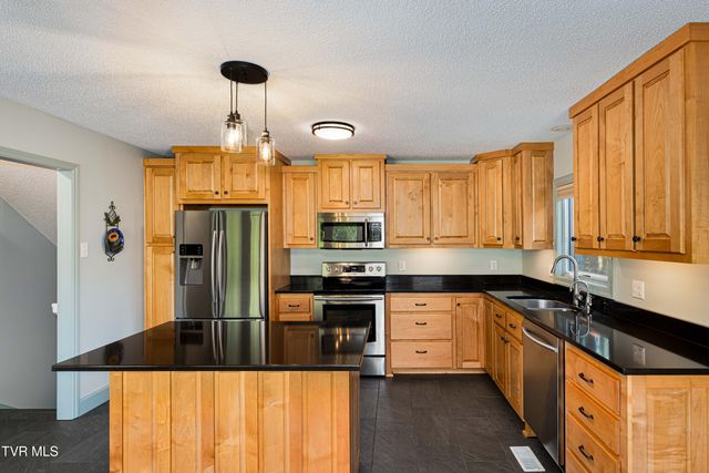 134 Summer Hill Private Drive, Butler, TN 37640