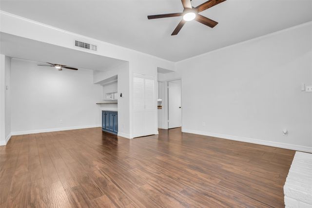 2001 Bering Drive 3J, Houston, TX 77057