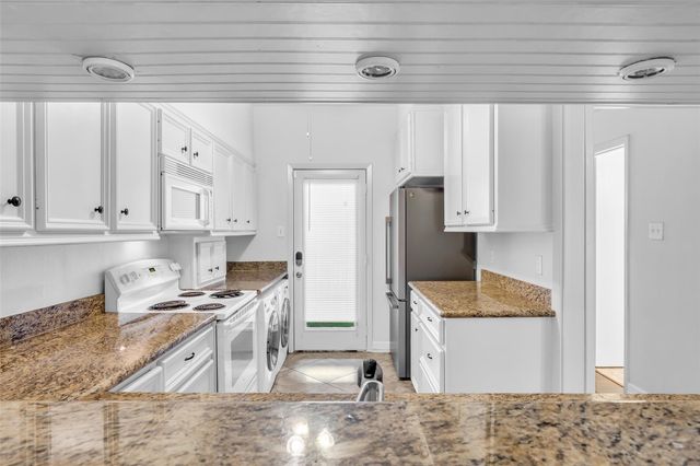 2001 Bering Drive 3J, Houston, TX 77057