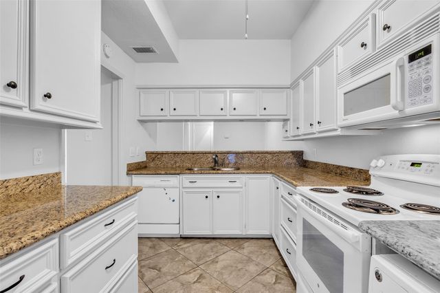 2001 Bering Drive 3J, Houston, TX 77057