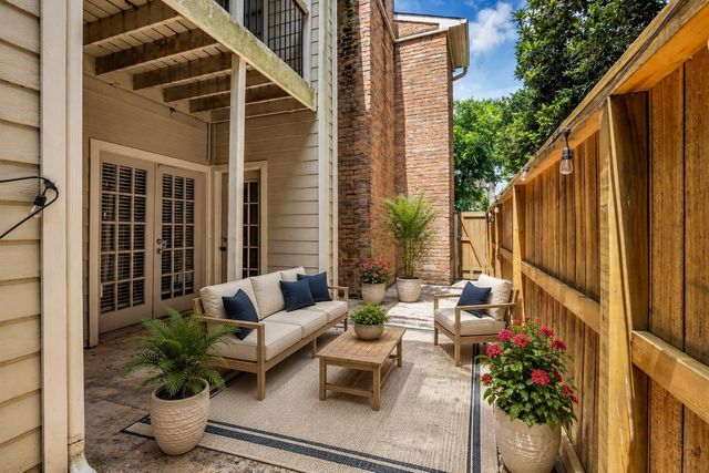 2001 Bering Drive 3J, Houston, TX 77057