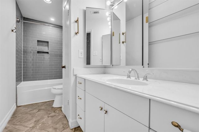 2001 Bering Drive 3J, Houston, TX 77057