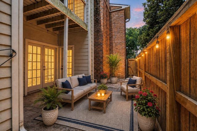 2001 Bering Drive 3J, Houston, TX 77057