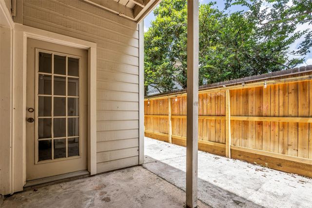 2001 Bering Drive 3J, Houston, TX 77057