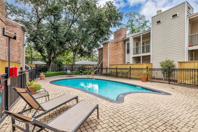 2001 Bering Drive 3J, Houston, TX 77057