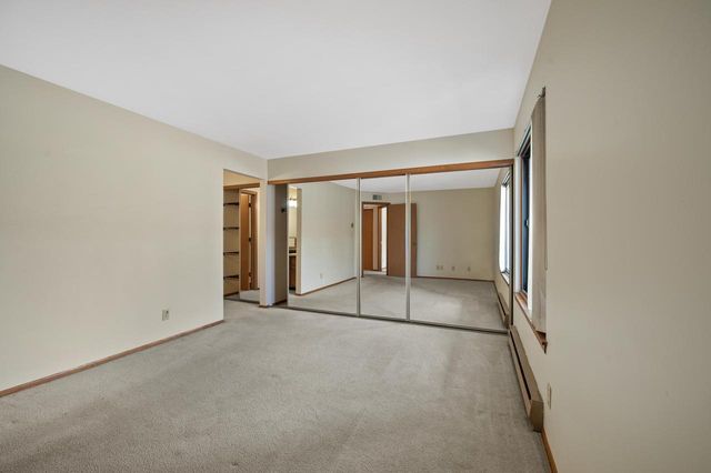 W176N9763 Rivercrest DRIVE, Germantown, WI 53022