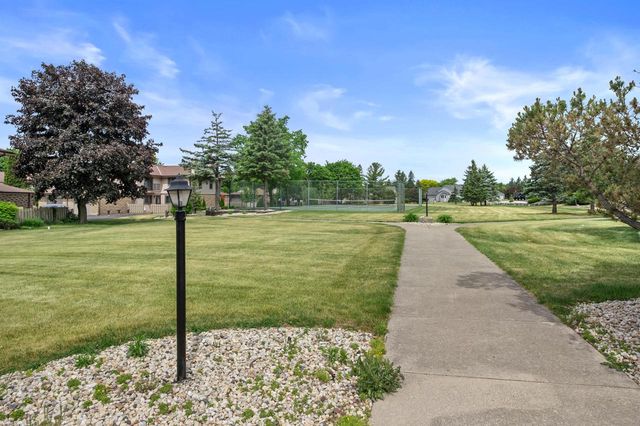 W176N9763 Rivercrest DRIVE, Germantown, WI 53022