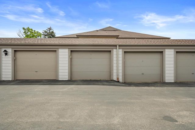 W176N9763 Rivercrest DRIVE, Germantown, WI 53022