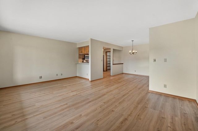 W176N9763 Rivercrest DRIVE, Germantown, WI 53022