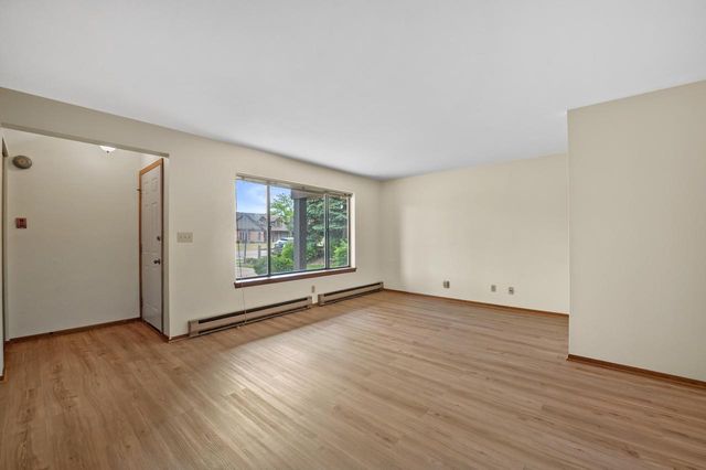 W176N9763 Rivercrest DRIVE, Germantown, WI 53022