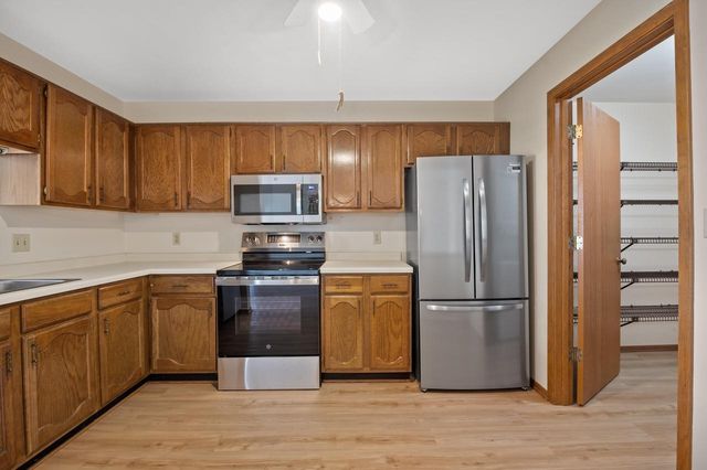 W176N9763 Rivercrest DRIVE, Germantown, WI 53022