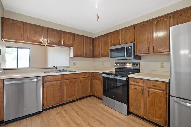 W176N9763 Rivercrest DRIVE, Germantown, WI 53022