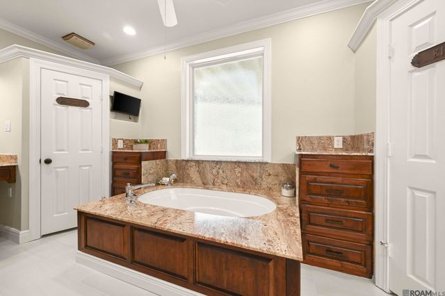 542 High Lake Dr, Baton Rouge, LA 70810