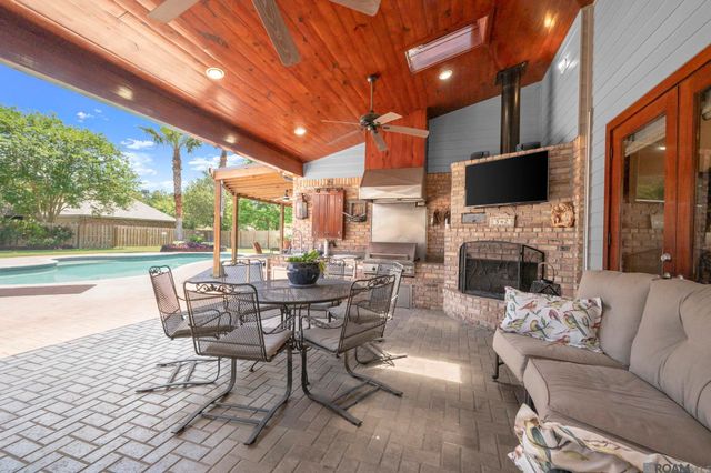 542 High Lake Dr, Baton Rouge, LA 70810