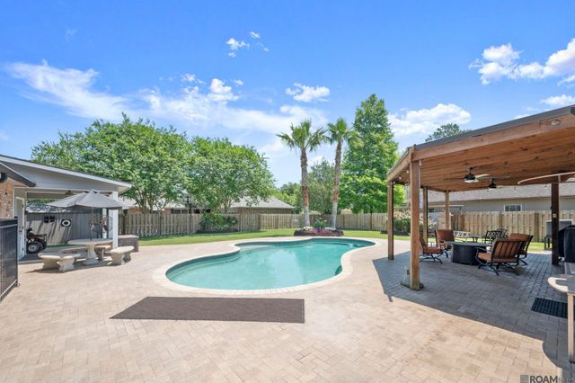 542 High Lake Dr, Baton Rouge, LA 70810