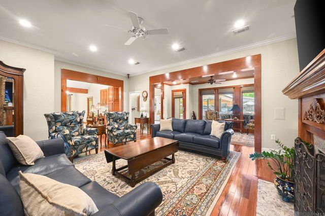 542 High Lake Dr, Baton Rouge, LA 70810