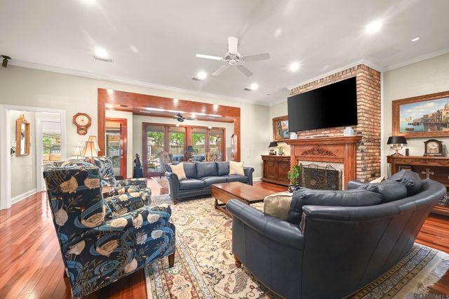 542 High Lake Dr, Baton Rouge, LA 70810