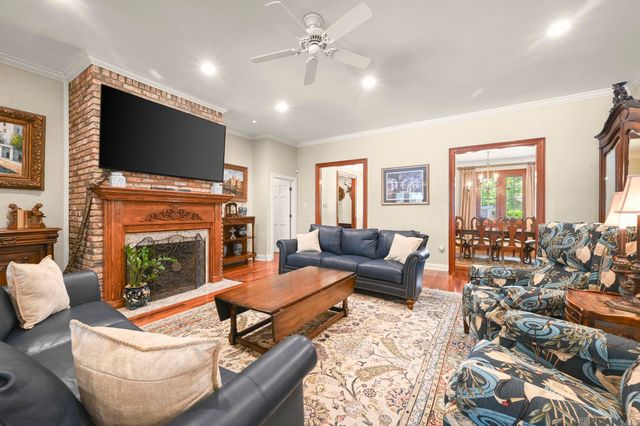 542 High Lake Dr, Baton Rouge, LA 70810