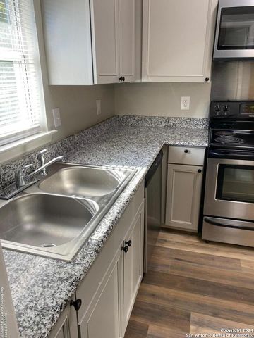 8404 FOREST RIDGE DR, San Antonio, TX 78239