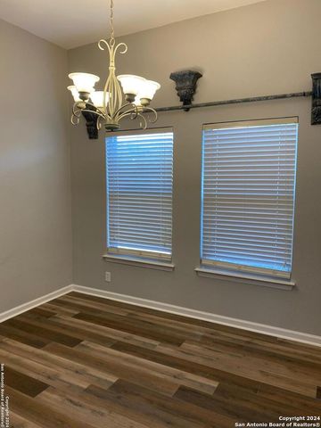 8404 FOREST RIDGE DR, San Antonio, TX 78239