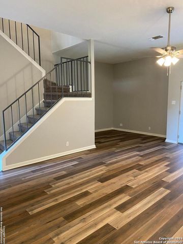 8404 FOREST RIDGE DR, San Antonio, TX 78239