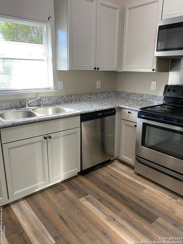 8404 FOREST RIDGE DR, San Antonio, TX 78239