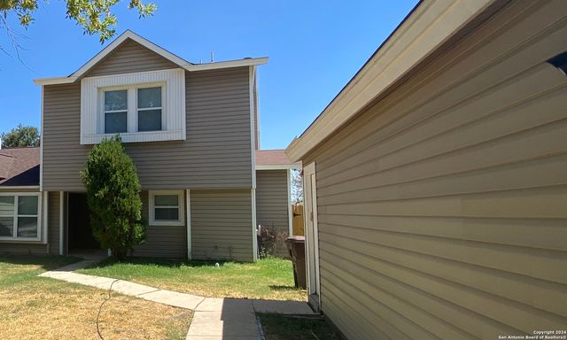 8404 FOREST RIDGE DR, San Antonio, TX 78239