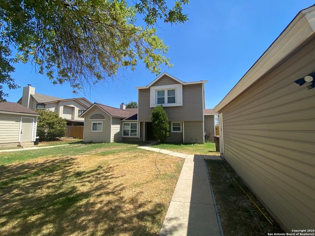 8404 FOREST RIDGE DR, San Antonio, TX 78239