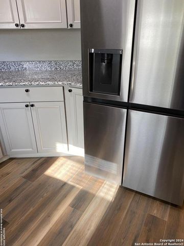 8404 FOREST RIDGE DR, San Antonio, TX 78239