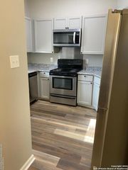 8404 FOREST RIDGE DR, San Antonio, TX 78239