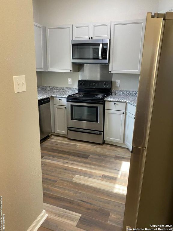 8404 FOREST RIDGE DR, San Antonio, TX 78239