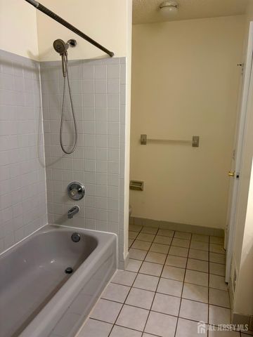 215 Prestwick Way, Edison, NJ 08820
