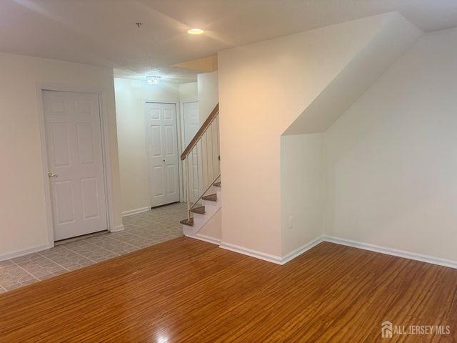 215 Prestwick Way, Edison, NJ 08820