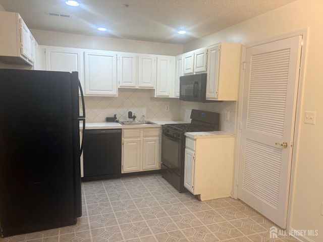 215 Prestwick Way, Edison, NJ 08820