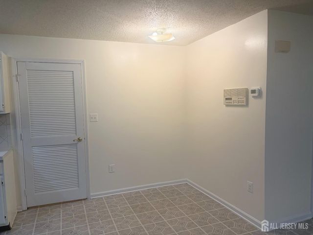 215 Prestwick Way, Edison, NJ 08820