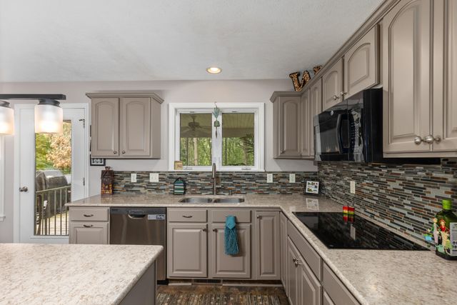 6200 Back Forty Drive NE, Belmont, MI 49306