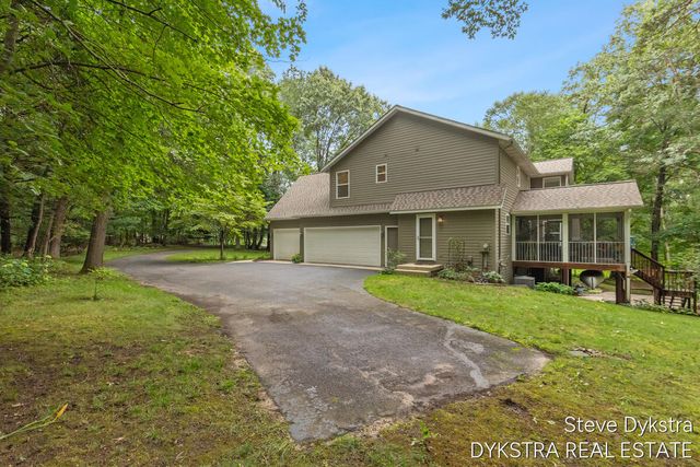 6200 Back Forty Drive NE, Belmont, MI 49306