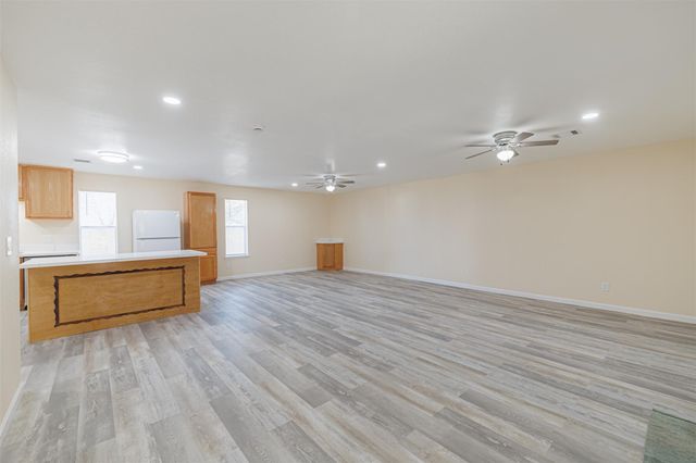 530 6th Street, Sealy, TX 77474