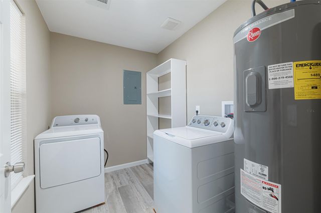 530 6th Street, Sealy, TX 77474