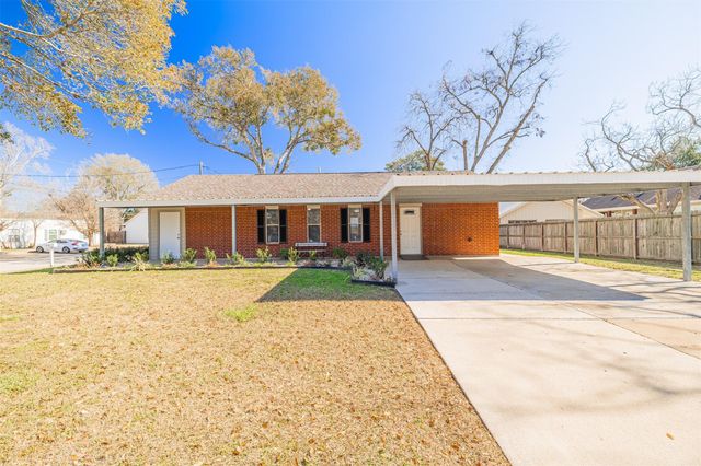 530 6th Street, Sealy, TX 77474