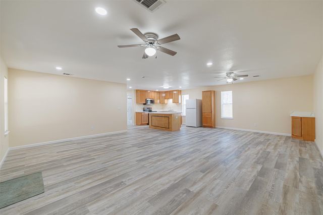 530 6th Street, Sealy, TX 77474