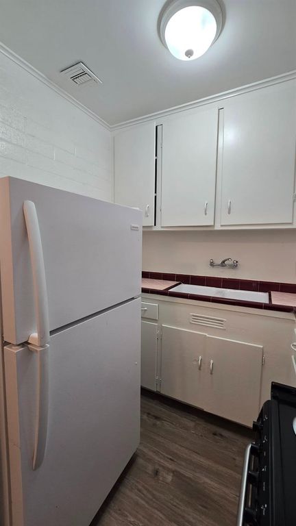 Image 7 of property listing at 3335 E Normal Avenue, Fresno, CA 93703