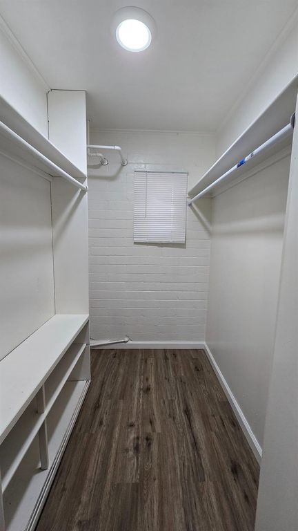 Image 9 of property listing at 3335 E Normal Avenue, Fresno, CA 93703